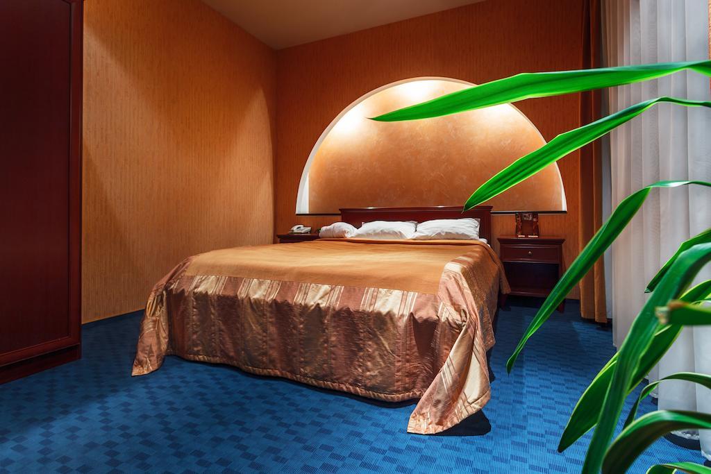 Victoria Hotel Kharkov Phòng bức ảnh
