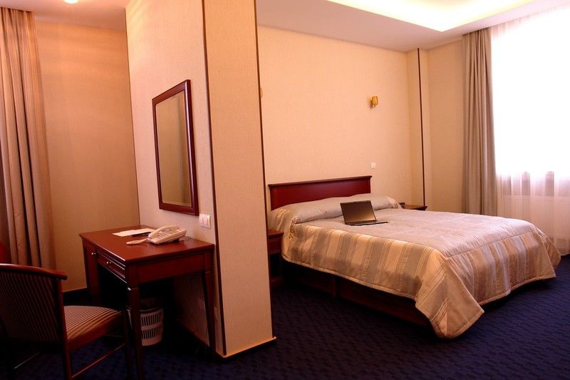 Victoria Hotel Kharkov Ngoại thất bức ảnh